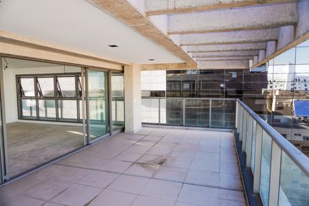 Apartamento à venda com 347m², 3 quartos e 4 vagasVaranda