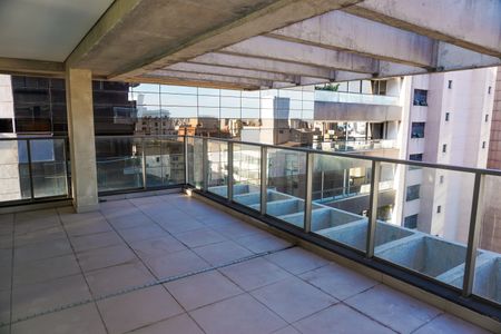 Apartamento à venda com 347m², 3 quartos e 4 vagasVaranda da Suíte 3