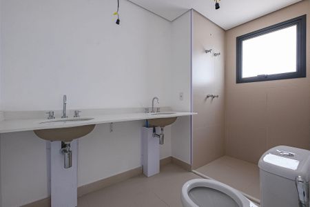 Apartamento à venda com 195m², 3 quartos e 3 vagasBanheiro da Suíte 1
