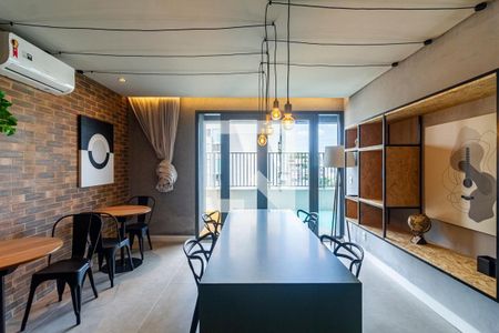 Apartamento à venda com 195m², 3 quartos e 3 vagas Apartamento à venda com 195m², 3 quartos e 3 vagasCoworking