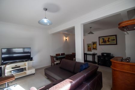 Casa à venda com 225m², 3 quartos e 3 vagasSala