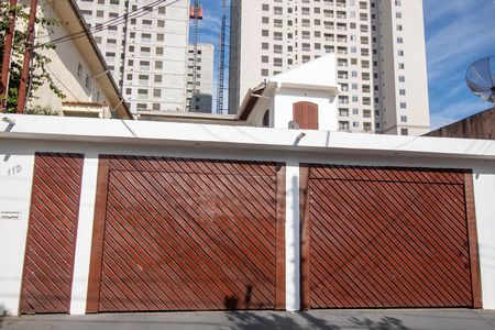 Casa à venda com 225m², 3 quartos e 3 vagasFachada