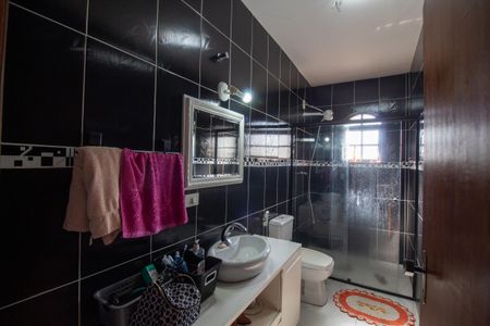 Casa à venda com 225m², 3 quartos e 3 vagasBanheiro 2