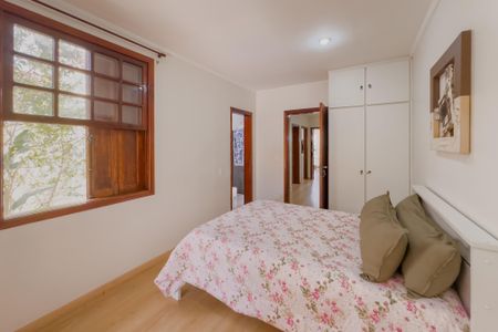 Casa à venda com 250m², 3 quartos e 2 vagasSuíte