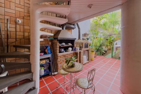 Casa à venda com 250m², 3 quartos e 2 vagasÁrea comum - Churrasqueira