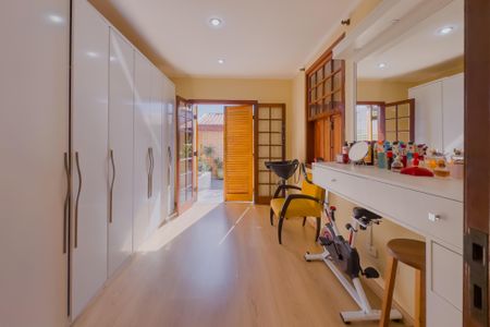 Casa à venda com 250m², 3 quartos e 2 vagasCloset da suíte