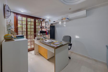 Casa à venda com 250m², 3 quartos e 2 vagasSala