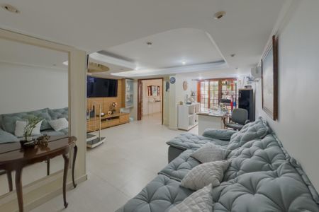 Casa à venda com 250m², 3 quartos e 2 vagasSala