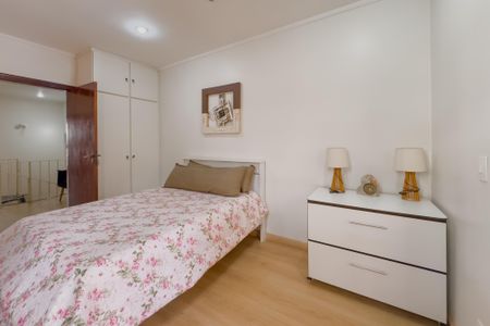 Casa à venda com 250m², 3 quartos e 2 vagasSuíte