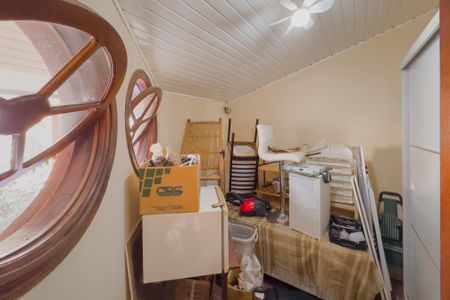 Casa à venda com 250m², 3 quartos e 2 vagasQuarto de Serviço