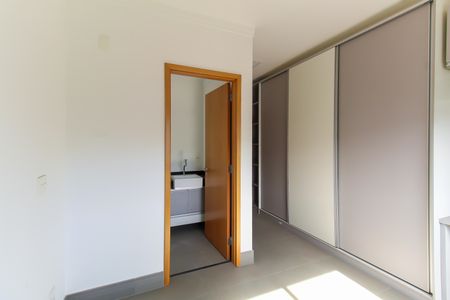 Apartamento à venda com 77m², 2 quartos e 2 vagas Apartamento à venda com 77m², 2 quartos e 2 vagasSuíte