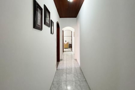 Casa à venda com 170m², 4 quartos e 2 vagasCorredor para os Quartos