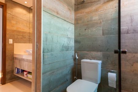 Casa de condomínio à venda com 500m², 5 quartos e 6 vagas Casa de condomínio à venda com 500m², 5 quartos e 6 vagasBanheiro Suíte 1