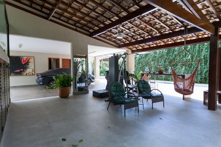 Casa de condomínio à venda com 500m², 5 quartos e 6 vagas Casa de condomínio à venda com 500m², 5 quartos e 6 vagasÁrea externa