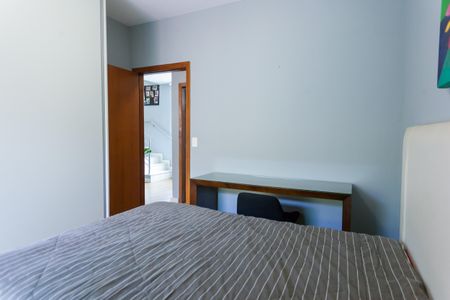 Casa de condomínio à venda com 500m², 5 quartos e 6 vagas Casa de condomínio à venda com 500m², 5 quartos e 6 vagasQuarto 1