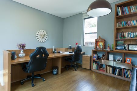 Casa de condomínio à venda com 500m², 5 quartos e 6 vagas Casa de condomínio à venda com 500m², 5 quartos e 6 vagasEscritório