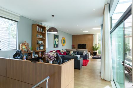 Casa de condomínio à venda com 500m², 5 quartos e 6 vagas Casa de condomínio à venda com 500m², 5 quartos e 6 vagasEscritório