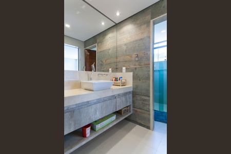 Casa de condomínio à venda com 500m², 5 quartos e 6 vagas Casa de condomínio à venda com 500m², 5 quartos e 6 vagasBanheiro Suíte 1