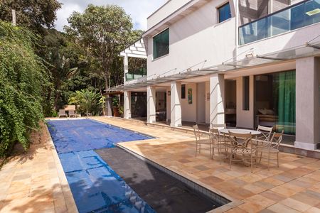 Casa de condomínio à venda com 500m², 5 quartos e 6 vagas Casa de condomínio à venda com 500m², 5 quartos e 6 vagasPiscina