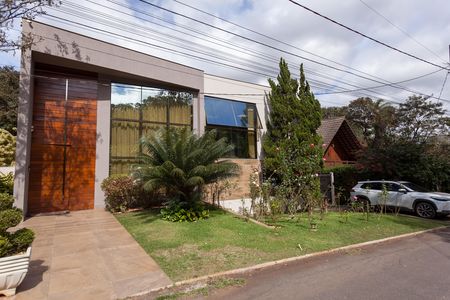 Casa de condomínio à venda com 500m², 5 quartos e 6 vagas Casa de condomínio à venda com 500m², 5 quartos e 6 vagasFachada