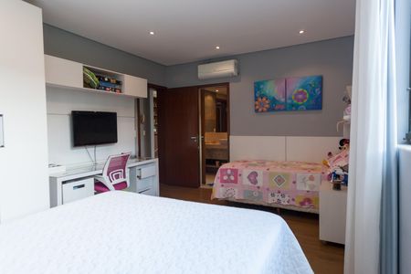 Casa de condomínio à venda com 500m², 5 quartos e 6 vagas Casa de condomínio à venda com 500m², 5 quartos e 6 vagasSuíte 1