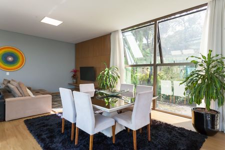 Casa de condomínio à venda com 500m², 5 quartos e 6 vagas Casa de condomínio à venda com 500m², 5 quartos e 6 vagasSala