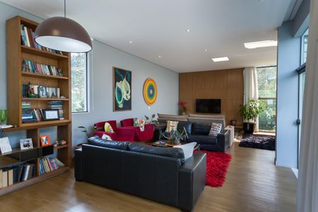 Casa de condomínio à venda com 500m², 5 quartos e 6 vagas Casa de condomínio à venda com 500m², 5 quartos e 6 vagasSala