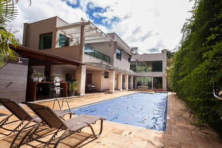 Casa de condomínio à venda com 500m², 5 quartos e 6 vagas Casa de condomínio à venda com 500m², 5 quartos e 6 vagasPiscina