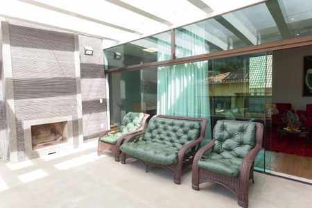 Casa de condomínio à venda com 500m², 5 quartos e 6 vagas Casa de condomínio à venda com 500m², 5 quartos e 6 vagasVaranda da Sala