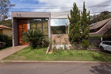 Casa de condomínio à venda com 500m², 5 quartos e 6 vagas Casa de condomínio à venda com 500m², 5 quartos e 6 vagasFachada