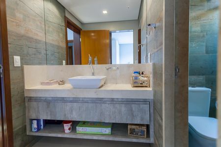 Casa de condomínio à venda com 500m², 5 quartos e 6 vagas Casa de condomínio à venda com 500m², 5 quartos e 6 vagasBanheiro Suíte 1