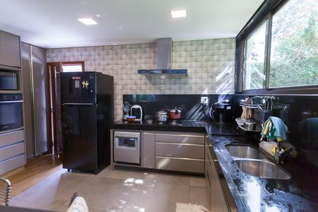 Casa de condomínio à venda com 500m², 5 quartos e 6 vagas Casa de condomínio à venda com 500m², 5 quartos e 6 vagasCozinha