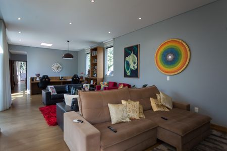 Casa de condomínio à venda com 500m², 5 quartos e 6 vagas Casa de condomínio à venda com 500m², 5 quartos e 6 vagasSala