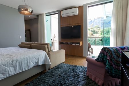 Casa de condomínio à venda com 500m², 5 quartos e 6 vagas Casa de condomínio à venda com 500m², 5 quartos e 6 vagasSuíte 2