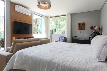 Casa de condomínio à venda com 500m², 5 quartos e 6 vagas Casa de condomínio à venda com 500m², 5 quartos e 6 vagasSuíte 2