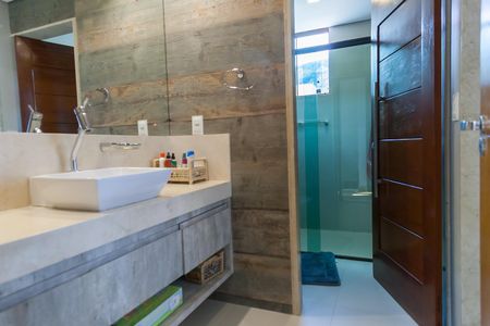 Casa de condomínio à venda com 500m², 5 quartos e 6 vagas Casa de condomínio à venda com 500m², 5 quartos e 6 vagasBanheiro Suíte 1