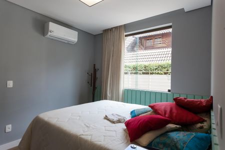 Casa de condomínio à venda com 390m², 5 quartos e 4 vagassuite 3