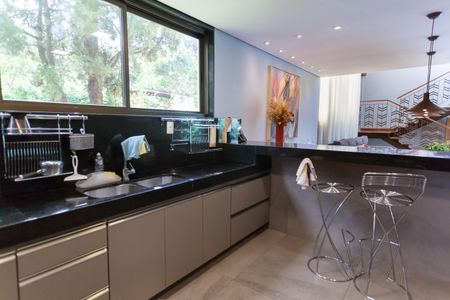 Casa de condomínio à venda com 390m², 5 quartos e 4 vagasCozinha