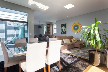 Casa de condomínio à venda com 390m², 5 quartos e 4 vagasSala 2