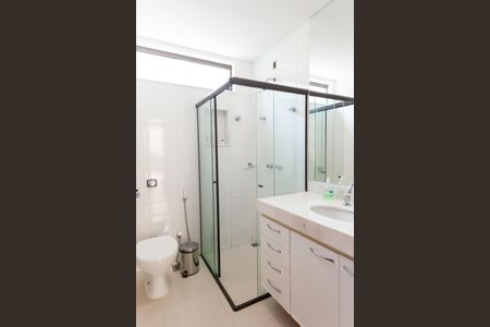 Casa de condomínio à venda com 390m², 5 quartos e 4 vagasBanheiro Social