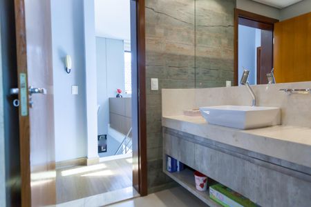 Casa de condomínio à venda com 390m², 5 quartos e 4 vagasBanheiro Suíte