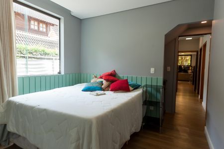 Casa de condomínio à venda com 390m², 5 quartos e 4 vagassuite 3