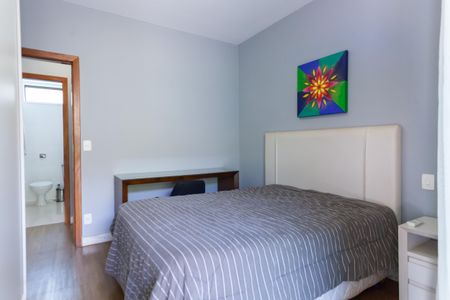 Casa de condomínio à venda com 390m², 5 quartos e 4 vagasquarto 4