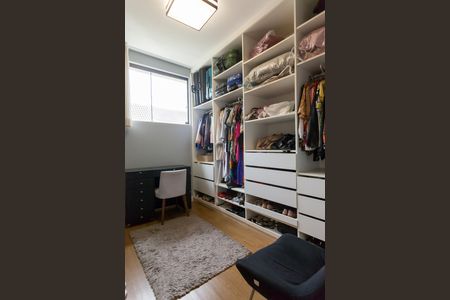 Casa de condomínio à venda com 390m², 5 quartos e 4 vagasCloset da Suíte 2