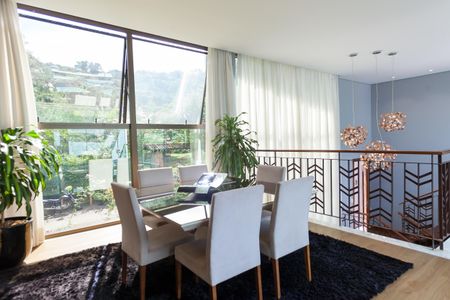 Casa de condomínio à venda com 390m², 5 quartos e 4 vagasSala 2