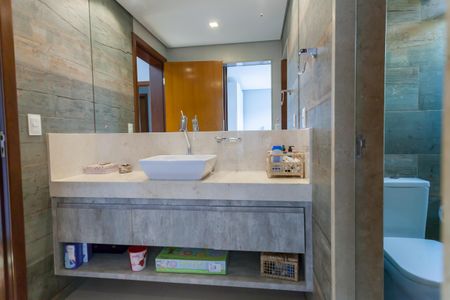 Casa de condomínio à venda com 390m², 5 quartos e 4 vagasBanheiro Suíte