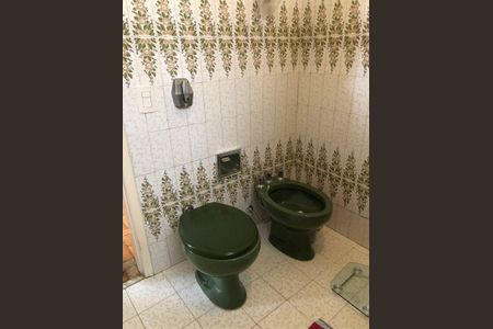 Casa à venda com 153m², 3 quartos e 2 vagas Casa à venda com 153m², 3 quartos e 2 vagasBanheiro