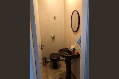 Casa à venda com 153m², 3 quartos e 2 vagas Casa à venda com 153m², 3 quartos e 2 vagasBanheiro