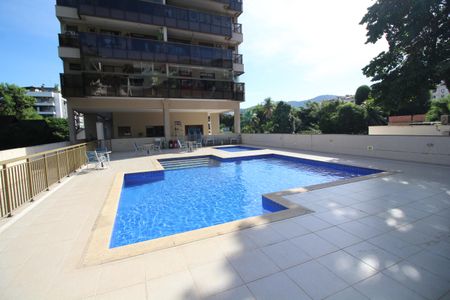 Apartamento à venda com 64m², 2 quartos e 1 vagaPiscina