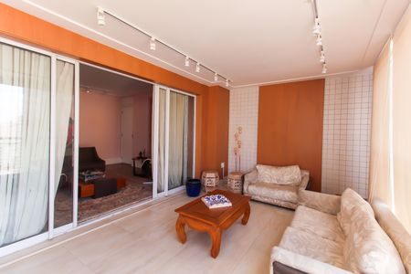 Apartamento à venda com 265m², 4 quartos e 3 vagas Apartamento à venda com 265m², 4 quartos e 3 vagasVaranda